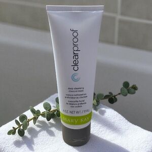Mary Kay Clearproof Charcoal Mask with Green Accent